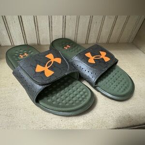 Youth Under Armour Slip Ons Sz 5